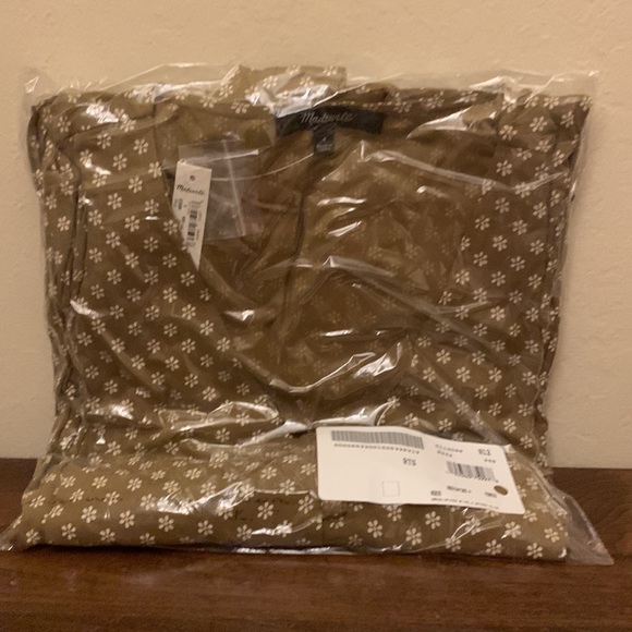 Madewell V-neck Tiered Button-front MIDI Dress in Daisies Forever - Picture 7 of 8